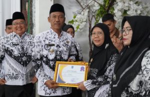 HUT PGRI Ke-78, Pemkab OKI Beri Apresiasi Kepada Guru Berprestasi