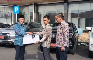 Purna Tugas dari Jabatan Bupati OKI, Dja’far Shodiq Kembalikan Kendaraan Dinas