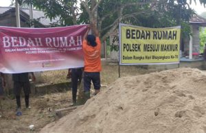Peringati Hari Bhayangkara ke-78, Polres OKI Bedah Rumah Warga Mesuji Makmur
