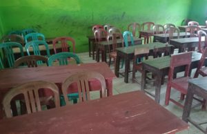 Waduh, Siswa SDN 1 Cahya Bumi Lempuing Pakai Kursi Plastik Saat Kegiatan Belajar