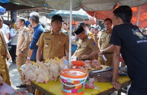Pj. Bupati Asmar Pastikan Stok Bahan Pokok Aman Jelang Idul Adha