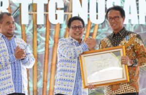 Pj. Bupati OKI Raih Penghargaan Bergengsi ‘Lencana Bakti Inovasi Desa’ dari Kemendes