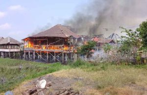 Pondok Pindang dan Dogan di Sungai Pinang OI Terbakar