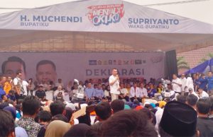 Dihadapan Ribuan Massa, Muchendi Janji Perjuangkan Nasib Guru dan Tenaga Kesehatan