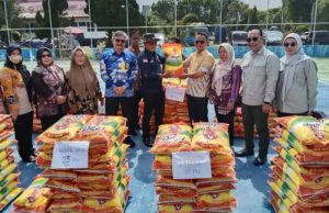 Sambut HUT OKI ke-79, PT OKI Pulp dan Forum CSR OKI Bagikan 1.000 Kantor Beras