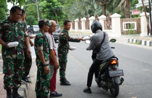 Jumat Berkah, Kodim 0402/OKI Berbagi Nasi Kotak