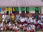 Dukung Program Presiden, Polsek Tulung Selapan Berikan Makan Bergizi Gratis Bagi Siswa SD