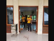 Gotong Royong Polsek SP Padang dan Warga Bersihkan Masjid Jelang Ramadhan