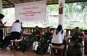 Peringati HUT ke-32 PT Arwana Citramulia, Anggota Kodim 0402/OKI-OI Laksanakan Donor Darah