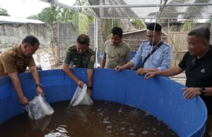 Tingkatkan Ketahanan Pangan, Kodim 0402/OKI Lepaskan Ribuan Benih Ikan