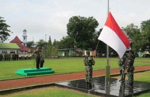 Kasdim 0402/OKI Pimpin Upacara Bendera di Bulan Ramadhan dengan Khidmat