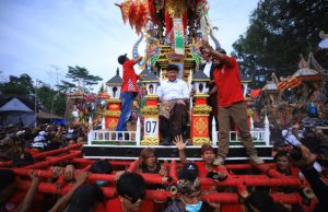 Hadiri Ngaben Massal di OKI, Herman Deru Serukan Pelestarian Budaya Sebagai Perekat Bangsa