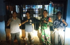 Patroli Siskamling Bersama Babinsa, Bukti Nyata Kedekatan TNI dengan Rakyat