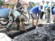 Kodim 0402/OKI-OI Laksanakan Karya Bakti Cegah Bencana di Pasar
