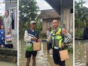 Banjir Rendam Desa di Lempuing, Polres OKI Siaga dan Bantu Warga