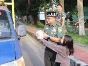 Hangatkan Ramadan, Kodim 0402/OKI–OI Bersama Persit Bagikan Takjil Gratis untuk Warga