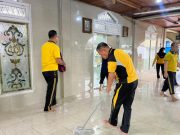 Polres OKI dan Jajaran Gelar Giat Jumat Bersih, Wujudkan Lingkungan Bersih dan Sehat