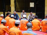 Kapolres OKI Buka Puasa dan Sholat Magrib Bersama Tahanan serta Personel Jaga Sat Tahti