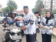 Harapkan Keberkahan Ramadan, Pengurus PGRI OKI Sambangi Ponpes dan Bagi Takjil