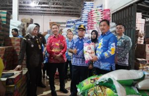 TPID OKI Sidak Agen Sembako di Pasar Kayuagung, Pastikan Stok Aman Jelang Lebaran