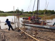 Progres 24 Persen, Kodim 0402/OKI–OI Percepat Pembangunan Jembatan Gantung Sungai Dabuk di Desa Embacang