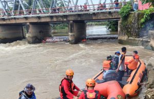Speedboat Tabrak Jembatan, Polres OKI dan Tim Gabungan Lakukan Pencarian Korban