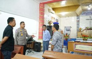 Polres OKI Bersihkan Gereja GPJKO Kayuagung, Perkuat Toleransi Lewat Program Belida