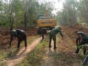 Satgas TMMD Kodim 0402/OKI Bersama Warga Gotong Royong Buka Akses Jalan Desa