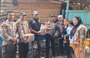 Kapolsek Banyuasin II Salurkan Bantuan Sosial untuk Korban Rumah Ambruk