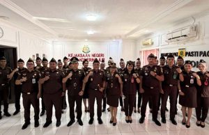 Kejari OKI Lantik Dua Pejabat Baru dan Kukuhkan CPNS Jadi PNS Penuh