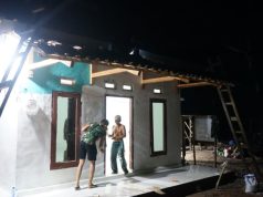 Tak Kenal Lelah, Satgas TMMD ke-128 Kodim 0402/OKI Lembur Malam Demi Rampungkan Rehab Musholla