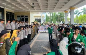 Polres OKI Kawal Aksi Damai Mahasiswa dan OKP di DPRD, Aspirasi Disampaikan Secara Kondusif