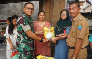 Dandim 0402/OKI Salurkan Bantuan Sembako ke Korban Kebakaran di Desa Serinanti