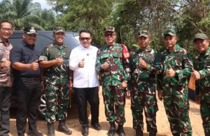 Kasdim 0402/OKI Dampingi Kepala Staf Kepresidenan Tinjau Lokasi Cetak Sawah Rakyat di Tanjung Lubuk