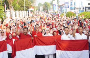 Bupati OKI Bagikan 3.000 Bendera Merah Putih, Ajak Masyarakat Semarakkan HUT ke-81 RI