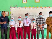 IWO Muratara Bergerak Peduli Kabut Asap, Bagikan Masker Gratis ke Pelajar